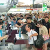 Hành khách làm thủ tục bay tại Cảng Hàng không Quốc tế Nội Bài. (Ảnh: PV/Vietnam+)