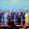 Lễ trao biên bản ghi nhớ hợp tác giữa Vietnam Airlines và các đối tác Hàn Quốc dưới sự chứng kiến của Thủ tướng Chính phủ Phạm Minh Chính. (Ảnh: PV/Vietnam+)