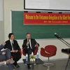 Đại sứ Việt Nam tại Bỉ và Luxembourg Phạm Sanh Châu (giữa) và các vị khách mời tại buổi tọa đàm. (Ảnh: Hương Giang/Vietnam+)