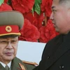Ông Jang Song-thaek (trái) và nhà lãnh đạo Kim Jong Un. (Nguồn: Reuters)