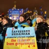 Hàng chục nghìn người Ukraine biểu tình tại Quảng trường Độc lập ở thủ đô Kiev, phản đối chính phủ. (Nguồn: AFP/TTXVN)