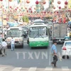 Giao thông ùn tắc trước cổng chùa Bà ở thị xã Thủ Dầu Một, Bình Dương, trong những ngày đầu năm. (Ảnh: Đỗ Ngọc Giang/ TTXVN)