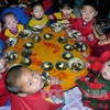Các em bé Triều Tiên ăn trưa tại nhà trẻ ở huyện Yomju, tỉnh Bắc Pyongan. Ảnh minh họa. (Nguồn: AFP/TTXVN)