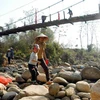 "Thà lội suối cạn còn hơn đi trên cầu treo cũ ở Lai Châu"