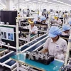 Dây chuyền sản xuất điện thoại di động của nhà máy Samsung Việt Nam. (Ảnh: Đức Tám/TTXVN)
