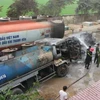 Máy bơm dầu chập điện khiến hai ôtô bốc cháy dữ dội