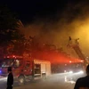 Tây Ninh: Cháy lớn thiêu rụi 20 kiốt chợ biên giới Hòa Bình