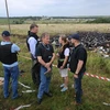 Nhân viên vũ trang Hà Lan, Australia tới bảo vệ hiện trường MH17