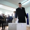 Bầu cử tổng thống Romania: Hai ứng cử viên phải vào vòng 2