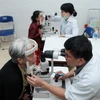 Khám sàng lọc các bệnh về mắt cho 10.000 người tại Hà Nội
