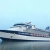 Tàu Celebrity Millennium chở hơn 1.000 khách cập cảng Chân Mây