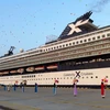 Tàu Celebrity Century đưa 2.500 khách quốc tế cập cảng Chân Mây