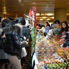 Gian hàng Việt Nam hút khách tại Hội chợ từ thiện ở Nhật Bản