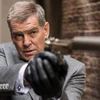 Điệp viên 007 Pierce Brosnan thành khủng bố trong ''Survivor'' 