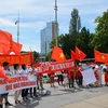 Đoàn diễu hành tại khu vực quảng trường Liên hợp quốc. (Ảnh: Tố Uyên-Hoàng Long/Vietnam+) 