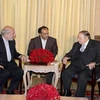 Tổng thống Algeria Abdelaziz Bouteflika (phải) tiếp ông Hamid Chitchian, đặc phái viên của Tổng thống Iran Hassan Rohani. (Nguồn: APS)