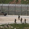 Binh sỹ Israel tuần tra gần hàng rào biên giới Israel-Syria. (Nguồn: AFP/TTXVN) 