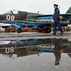 Máy bay Sukhoi Su-25 của Nga được trưng bày tại triển lãm ở căn cứ không quân Nga tại Kant, Kyrgyztan. (Nguồn: AFP/TTXVN)