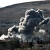 Khói bốc lên sau cuộc oanh tạc của liên quân gần thị trấn Kobane, Syria ngày 15/10/2014. (Nguồn: AFP/TTXVN)