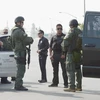 Cảnh sát điều tra tại hiện trường vụ xả súng ở Corona, California ngày 7/2. (Nguồn: AFP/TTXVN)