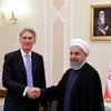Tổng thống Iran Hassan Rouhani (phải) và Ngoại trưởng Anh Philip Hammond tại Iran. (Nguồn: AFP/TTXVN)