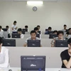 Thí sinh làm bài thi đánh giá năng lực lấy kết quả xét tuyển vào Trường Đại học Quốc gia Hà Nội. (Ảnh: Quý Trung/ TTXVN)