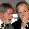 Cựu Tổng thống Brazil Luiz Inacio Lula da Silva (trái) và Cựu Chánh Văn phòng Tổng thống Jose Dirceu tại một buổi lễ ở Brasilia ngày 16/6/2005. (Nguồn: AFP/TTXVN)