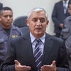 Cựu Tổng thống Guatemala Otto Perez Molina (giữa) tại tòa án ở thủ đô Guatemala City ngày 8/9. (Nguồn: THX/TTXVN)