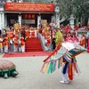 Biểu diễn múa Quy Phượng - một trong những điệu múa cổ của Thăng Long, tại lễ hội Đền Kim Liên. (Ảnh: Anh Tuấn/TTXVN)