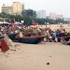 Khu neo đậu của ngư dân Sầm Sơn dưới chân đền Độc Cước. (Ảnh: Duy Hưng-Hoa Mai/Vietnam+)