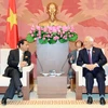 Phó Chủ tịch Quốc hội Uông Chu Lưu (phải) tiếp Chủ nhiệm Ủy ban phụ trách Bộ Hành chính công của Quốc hội Bangladesh Ashequr Rahman thăm Việt Nam ngày 18/9. (Ảnh: An Đăng/TTXVN)