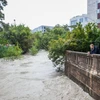  Nước sông dâng cao do mưa bão gây ngập lụt ở Austin, Texas ngày 30/10. (Nguồn: AFP/ TTXVN)