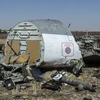 Mảnh vỡ máy bay Nga A321 tại hiện trường ở Wadi al-Zolomat, bán đảo Sinai, Ai Cập ngày 1/11. (Nguồn: AFP/TTXVN)
