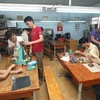 Một lớp dạy nghề điện cơ cho người khuyết tật tỉnh Bình Dương. (Ảnh: Anh Tuấn/TTXVN)