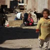 Một em bé sống trong một khu ổ chuột tại Ai Cập. (Nguồn: egyptianstreets.com)