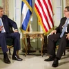 Ngoại trưởng Cuba Bruno Rodriguez (phải) hội đàm với Ngoại trưởng Mỹ John Kerry đang trong chuyến thăm La Habana ngày 14/8. (Nguồn: AFP/TTXVN)