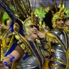Các vũ công Samba biểu diễn trong lễ hội hóa trang ở Rio de Janeiro. (Nguồn: AFP/TTXVN)