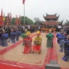 Các chủ tế thực hiện nghi thức đọc chúc văn tại lễ Giỗ Quốc tổ Lạc Long Quân. (Ảnh: Tạ Toàn/TTXVN)