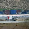 Máy bay Airbus A321 sau khi hạ cánh khẩn cấp xuống sân bay Mogadishu ngày 3/2. (Nguồn: AFP/TTXVN)
