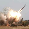 Triều Tiên bắn thử đạn pháo tầm xa từ bệ pháo đa nòng mới. (Nguồn: YONHAP/TTXVN)