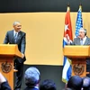 Chủ tịch Cuba Raúl Castro và Tổng thống Mỹ Barack Obama trong buổi tuyên bố với báo chí sau hội đàm. (Ảnh: Hoài Nam/TTXVN)