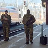 Nhân viên an ninh Pháp tuần tra tại ga tàu điện ngầm ở Strasbourg, miền đông nước này sau vụ tấn công khủng bố ở Bỉ ngày 22/3. (Nguồn: AFP/TTXVN)