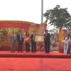 Lễ trao bằng công nhận bức giá tượng Lạc Long Quân là Bảo vật quốc gia. (Ảnh: Đinh Thị Thuận/TTXVN)