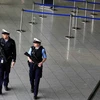 Cảnh sát Đức tăng cường an ninh tại sân bay Frankfurt. (Nguồn: THX/TTXVN)