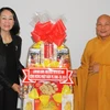 Bà Trương Thị Mai thăm, tặng quà cho Trung ương Giáo hội Phật giáo Việt Nam tại TP. Hồ Chí Minh. (Ảnh: Hoàng Hải/TTXVN)