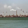 Nhà máy lọc dầucủa Sell trên đảo Bukom, Singapore. (Nguồn: AFP/TTXVN)