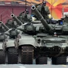 Xe tăng T-90 của Nga diễu binh trên quảng trường Đỏ, thủ đô Mátxcơva. (Nguồn: AFP/TTXVN)