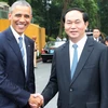 Chủ tịch nước Trần Đại Quang đón Tổng thống Hoa Kỳ Barack Obama. (Ảnh: Nhan Sáng/TTXVN)
