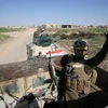 Lực lượng ủng hộ Chính phủ Iraq vui mừng sau khi giành lại quyền kiểm soát làng al-Sejar, đông bắc Fallujah ngày 26/5. (Nguồn: AFP/TTXVN)