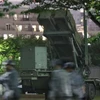 Hệ thống phòng thủ tên lửa đất đối không Patriot PAC-3 được triển khai tại trụ sở Bộ Quốc phòng Nhật Bản ở Tokyo ngày 30/5. (Nguồn: Kyodo/TTXVN)